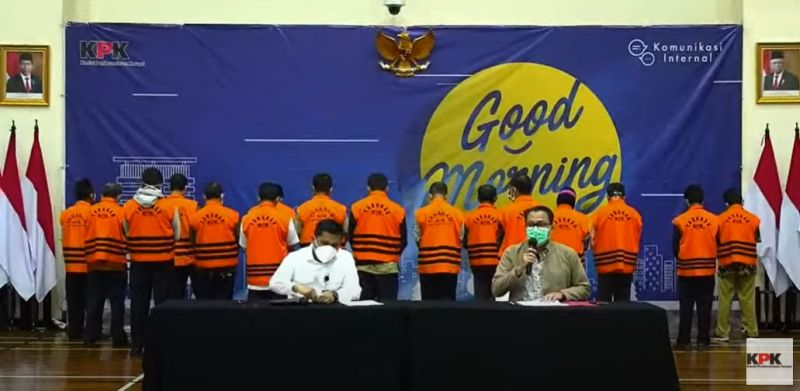 KPK Resmi Tahan 17 Tersangka Kasus Suap Bupati Probolinggo